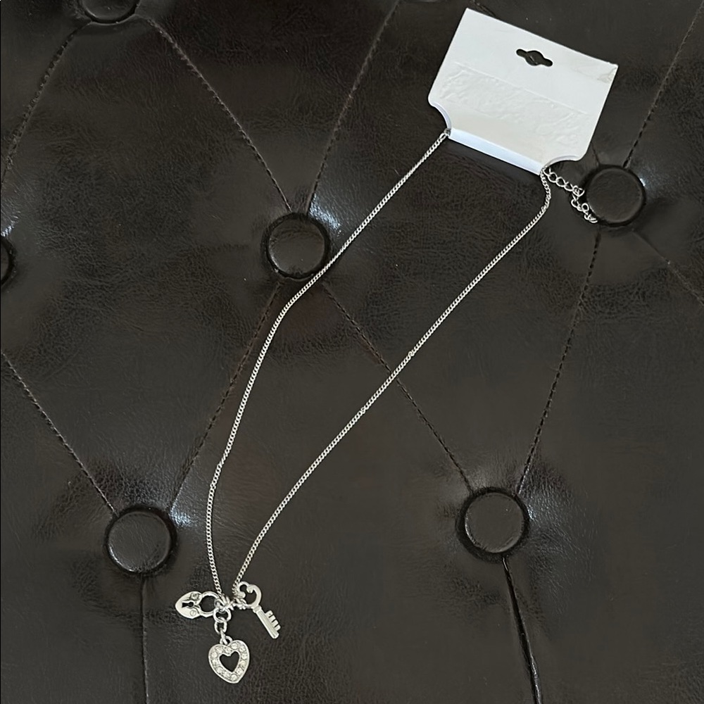 🌞 3/$20 NWT Silver Tone Metal Heart, Lock and Key Necklace